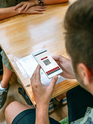 Share the menu with your table companions